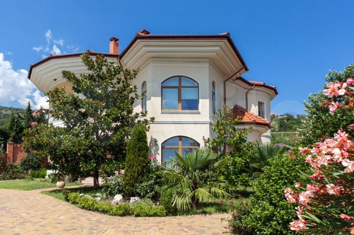 Дом 410 м² на участке 20 сот.