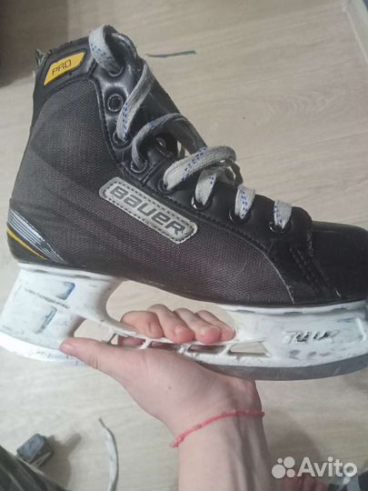 Хоккейные коньки bauer pro