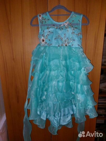 Платье для девочки со шлейфом