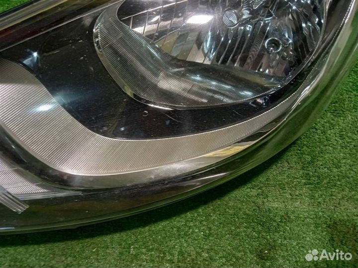 Фара левая Hyundai Solaris 2010