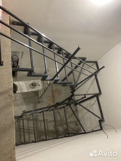 Возведение лестницы на второй этаж