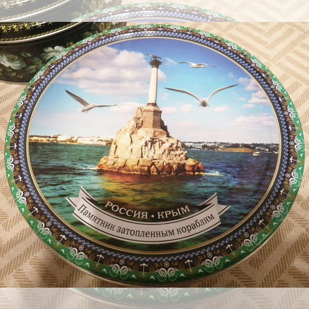 Железные коробки от печенья