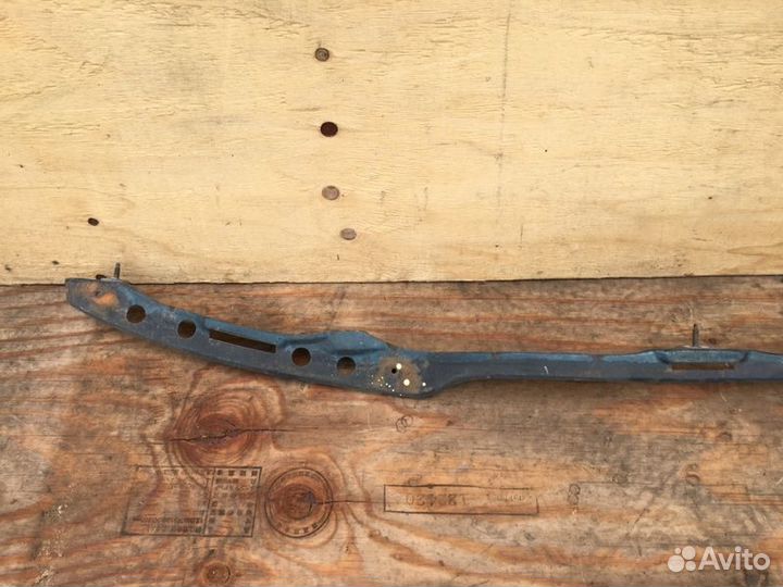 Усилитель бампера зад. toyota corolla