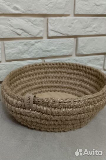 Вязаная корзина джут