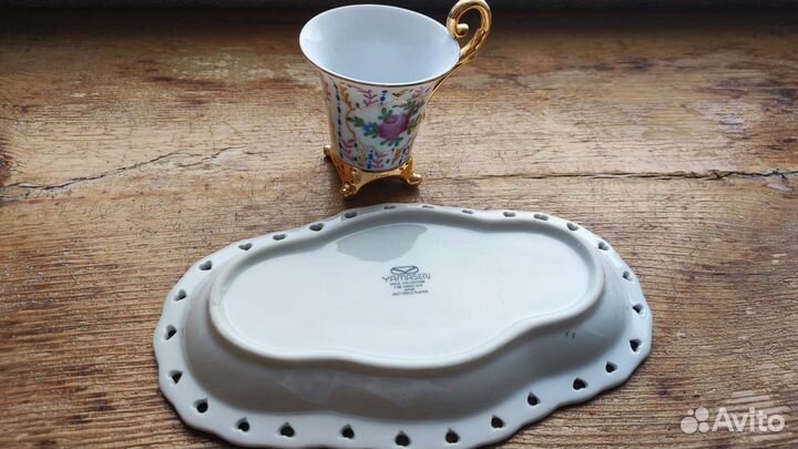 Кофейная чашка на подносе