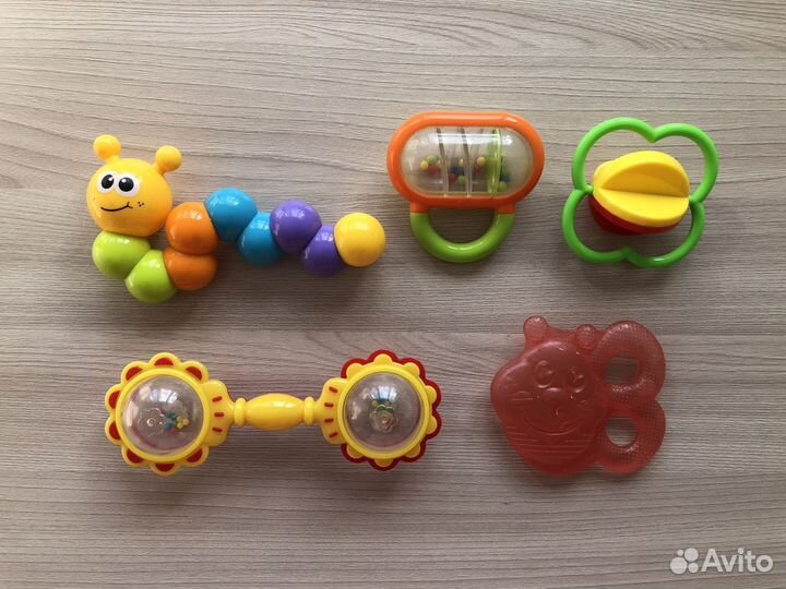 Игрушки для малышей (погремушки, прорезыватель)