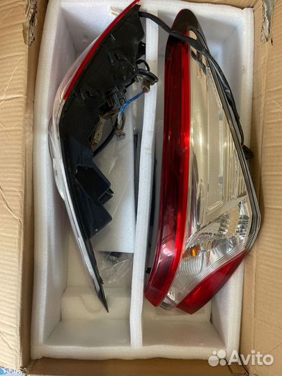 Оригинальные задние фары на камри v70