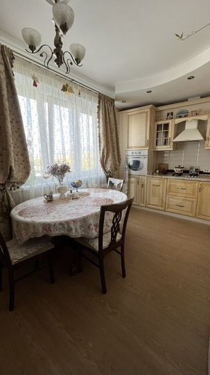 2-к. квартира, 65 м², 6/10 эт.