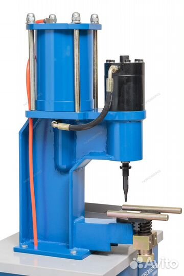 Станок для заклепки тормозных колодок