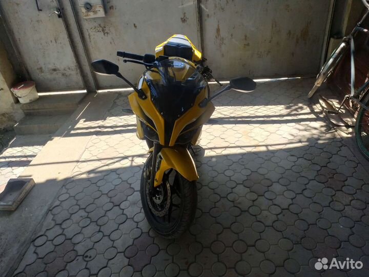 Bajaj pulsar rs 200