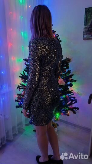Платье с пайетками 44