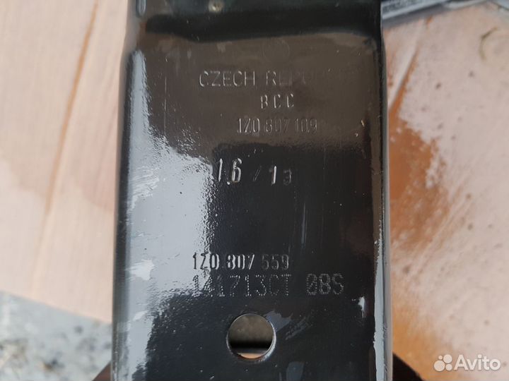 Шкода Октавиа А5 усилитель переднего бампера