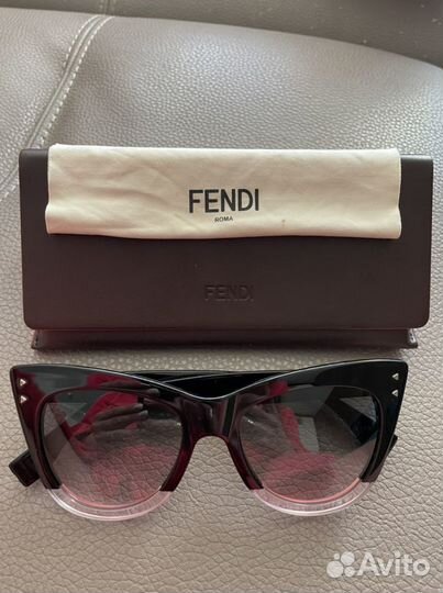 Солнцезащитные очки