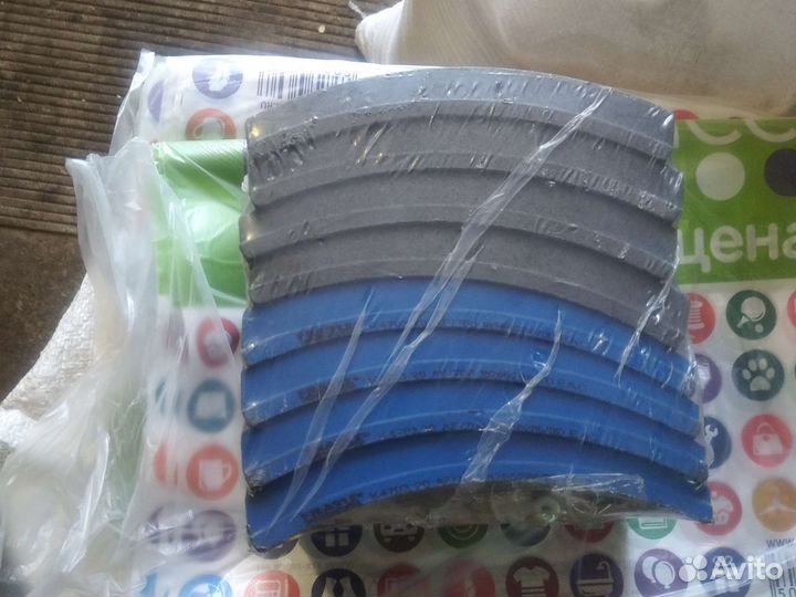 Накладки тормозные на Американский тягач передние