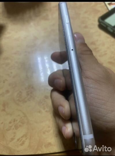 Телефон iPhone 8