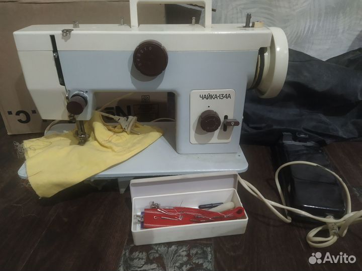 Швейная машинка чайка 134а