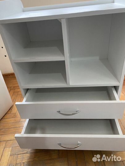 Столик шкаф для косметолога на колесиках