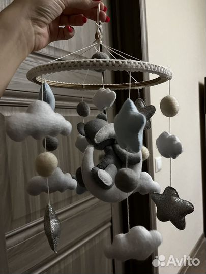 Мобиль на кроватку из фетра
