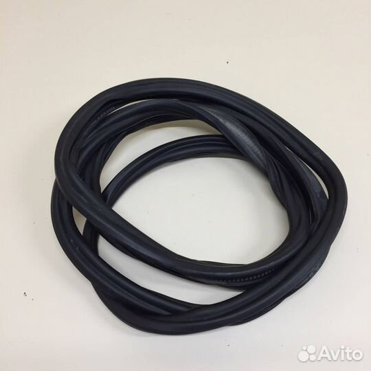 Уплотнитель багажника Volkswagen Tiguan 5N1 2007-2