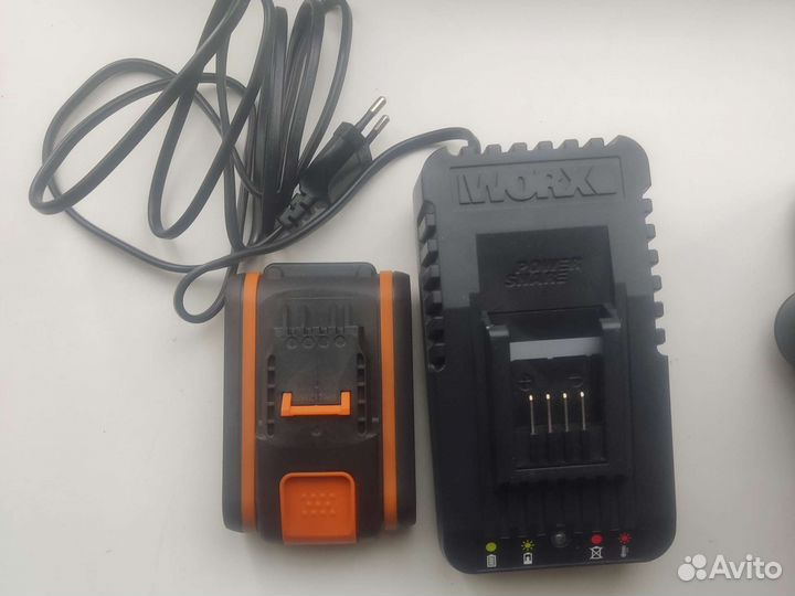 Автомобильный пылесос Worx WX030. 1