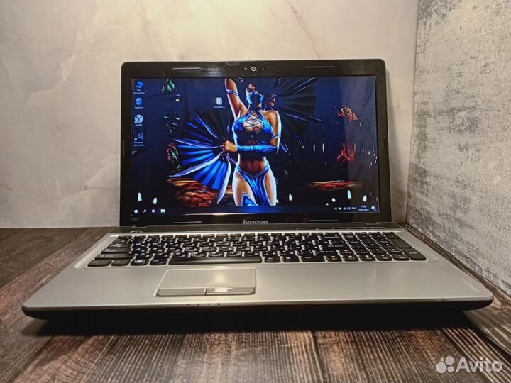 Игровой ноутбук Lenovo i3/4Gb/SSD120Gb/2Видеокарты