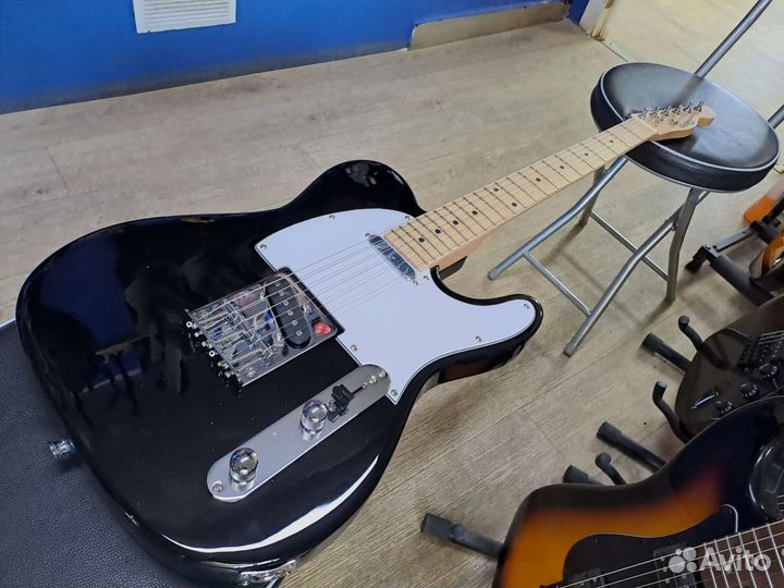 Электрогитара чёрная телекастер
