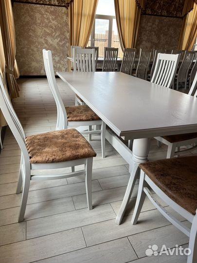 Стол обеденный и стулья