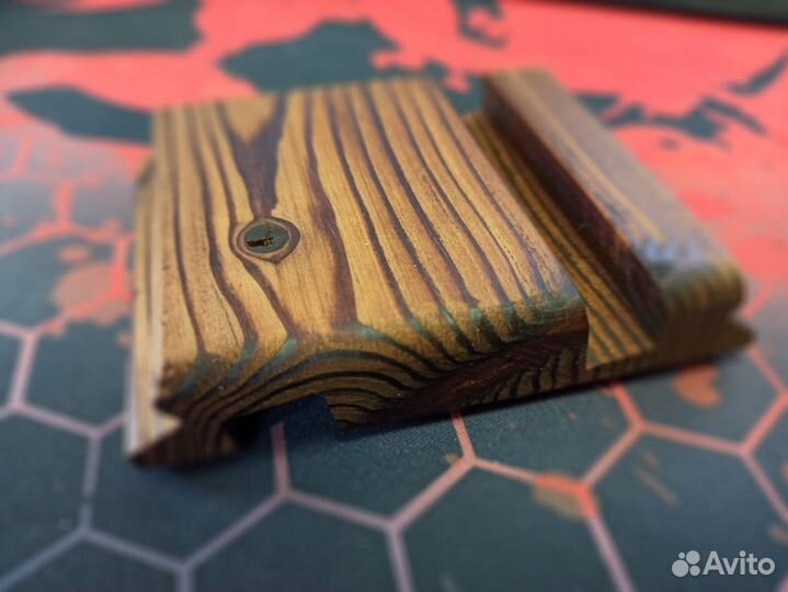 Деревянная подставка для телефона