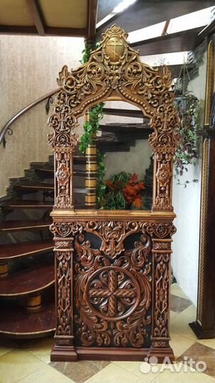 Резные иконы из дерева