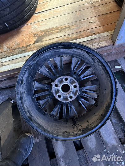 Диск Hyundai Genesis R17 5/114.3 1шт (под ремонт)