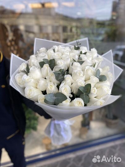 Букет из роз и эвкаплипта