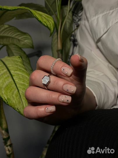 Модель на маникюр