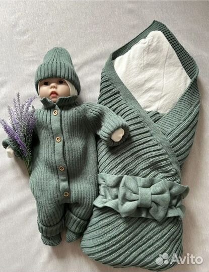 Комплект на выписку вязанный