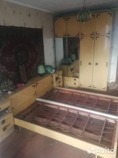 Кровать, шкаф, трюмо