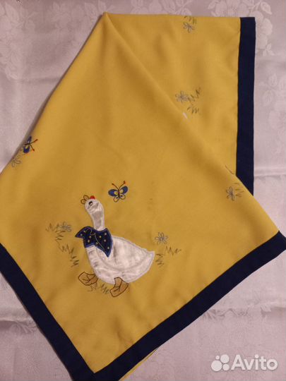 Скатерть-салфетка желтая с гусями 78х78 см
