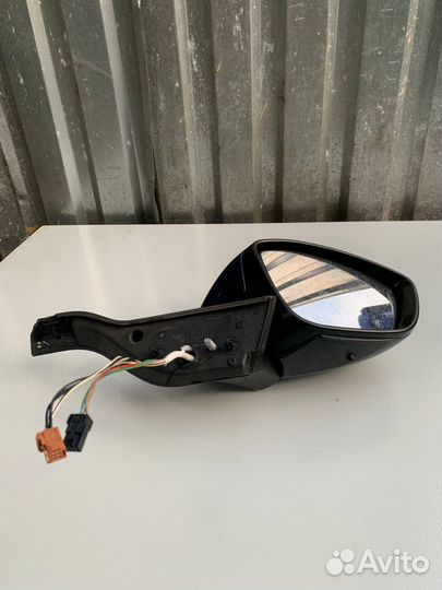 Правое зеркало заднего вида Peugeot 208