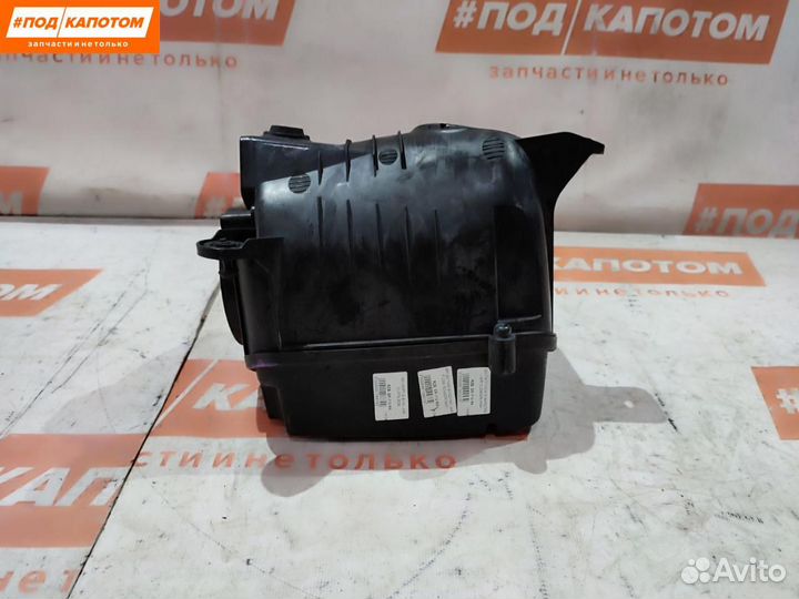 Корпус воздушногo фильтра левый Volkswagen Passat