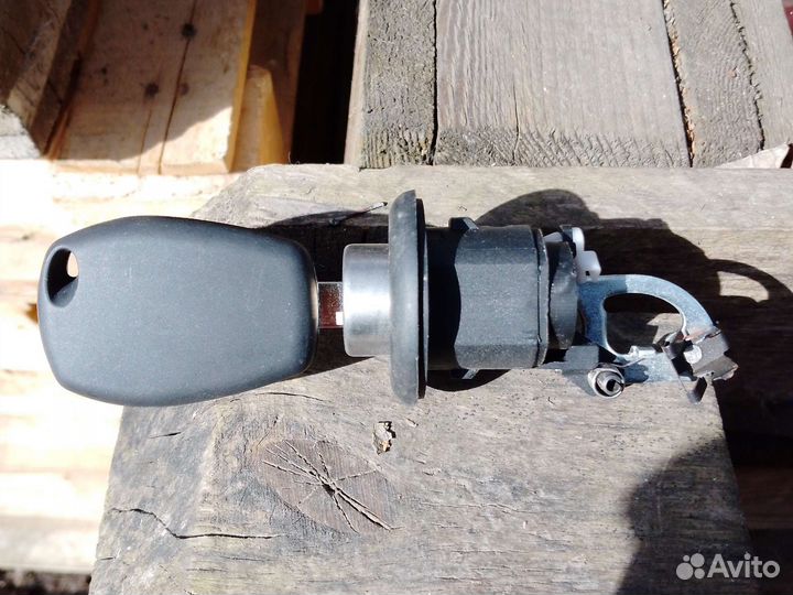 Замок багажника renault logan