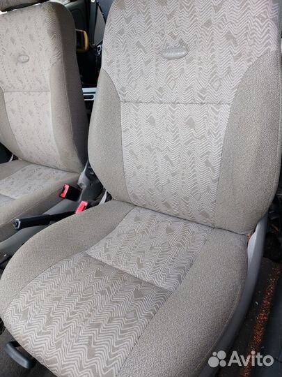 Передние сиденья Лада Калина 1
