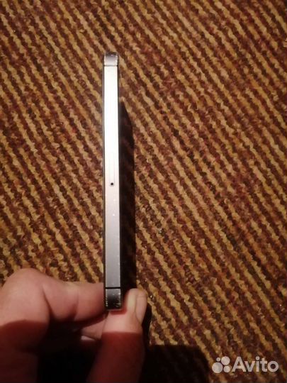 Телефон iPhone 5