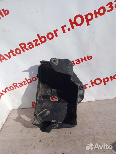 Кожух тросов МКПП Ford Focus 2