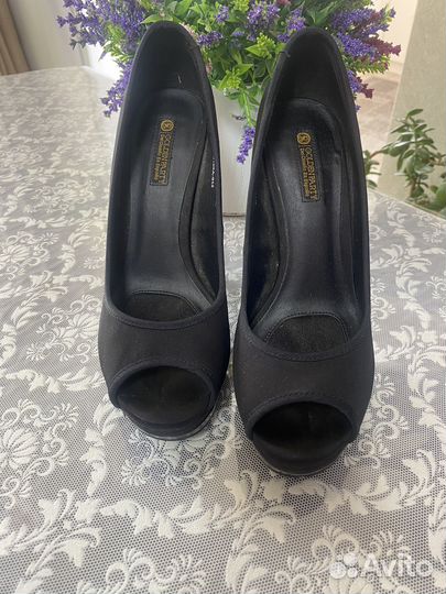 Туфли на высоком каблуке р-р 37