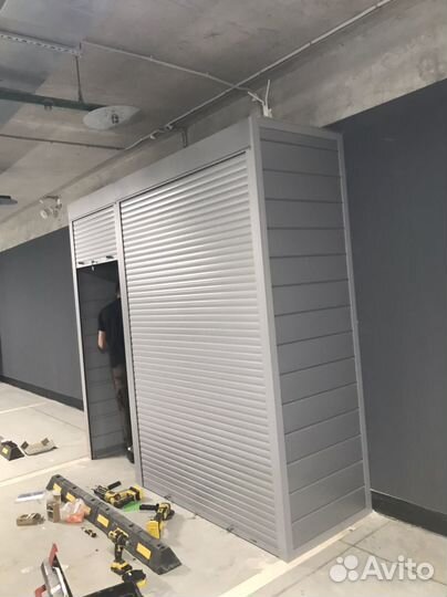 Роллетный шкаф в подземный паркинг. Шкаф для колёс