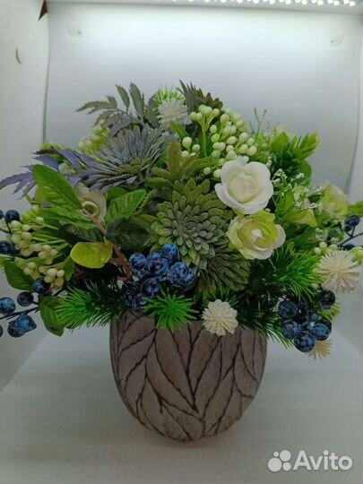 Цветочная композиция. Искусственные цветы. Декор