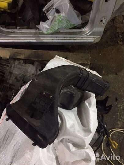 Воздухозаборник Mitsubishi Outlander XL 3.0