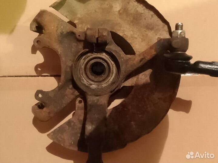 Поворотный кулак левый всборе golf 2