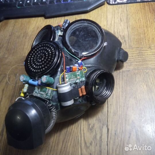 Противогаз в стиле киберпанк