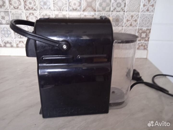 Капсульная кофемашина delonghi