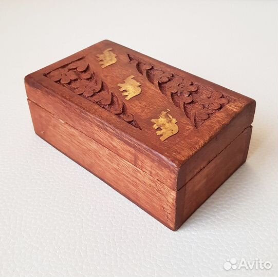Шкатулка со слонами под чай дерево Индия