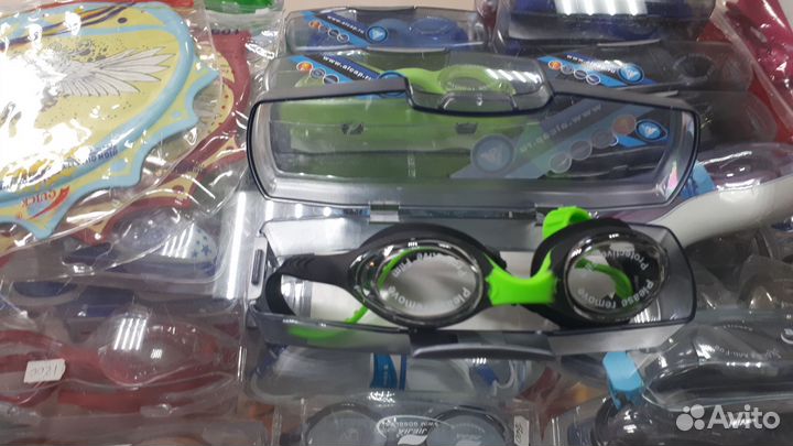 Очки и шапочка для плавания